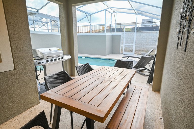 1092 - Home away from home w/ private POOL, and FREE grill u