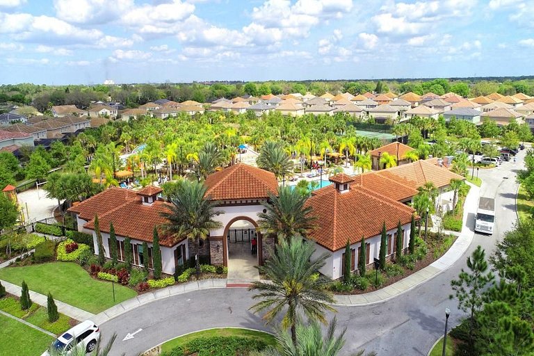 4583 - Spacious Luxury home in Solterra RESORT with private