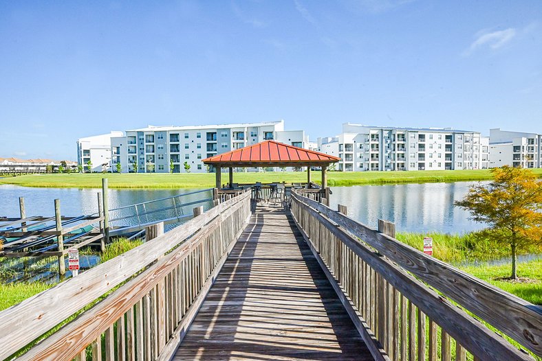 Condomínio com localização perfeita com Storey Lakes Resort