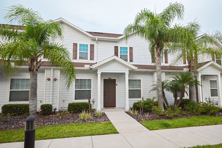 Just 4 miles to Disney - West Lucaya Village Townhome