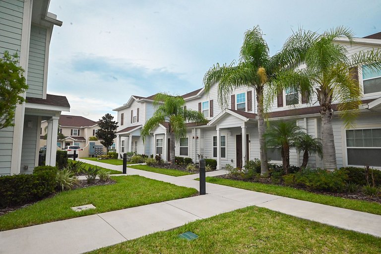 Just 4 miles to Disney - West Lucaya Village Townhome