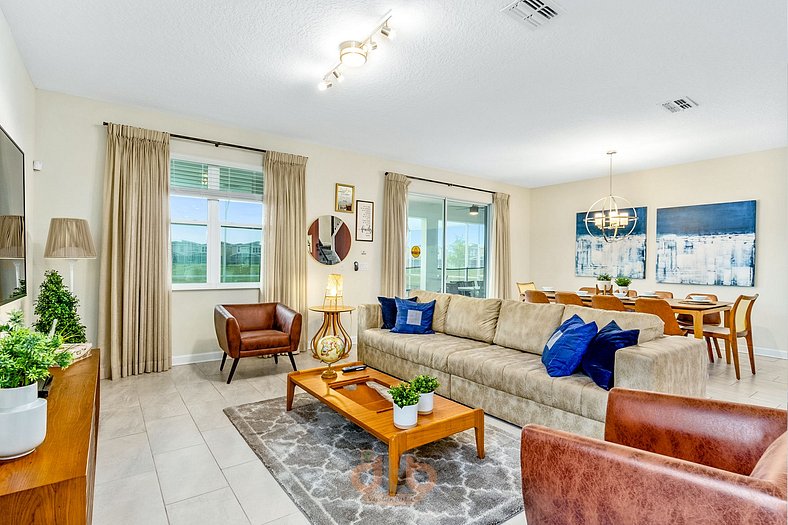 Tastefully furnished with lake view near Disney